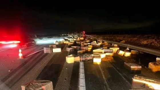 حادث سير يكشف عن محاولة تهريب 15 طناً من الحشيش بالطريق السيار بمكناس