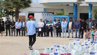 قافلة “امنح،تنمو” تصل إلى جماعة أقواس بريش :توزيع مساعدات وأنشطة ترفيهية لفائدة الأطفال