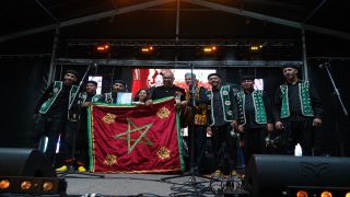 طنجة تحتفي بتراثها المغربي الأصيل: سهرة تراثية كبرى أضاءت ساحة باب المرصى احتفاءً بعيد العرش والمسيرة الخضراء