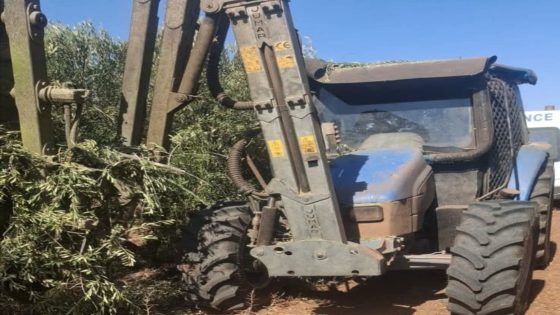 اقليم الرحامنة جماعة نزالة العظم رجل يلقى حتفه بآلة جني الزيتون داخل ضيعة فلاحية